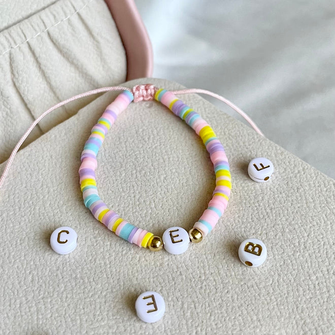 Pulseras personalizadas.