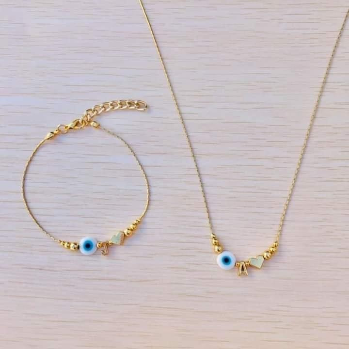 Set de collar y pulsera con inicial.